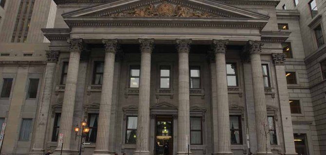 Contratti Pubblici: Normativa e Procedure nel Diritto Amministrativo