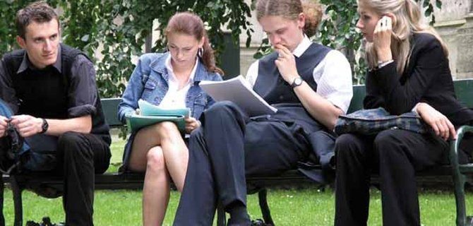 Adolescenti e Dipendenze: Strategie Educative e Interventi Efficaci