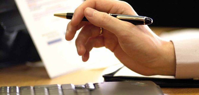 Corruzione e Concussione: Analisi dei Reati Propri del Pubblico Ufficiale