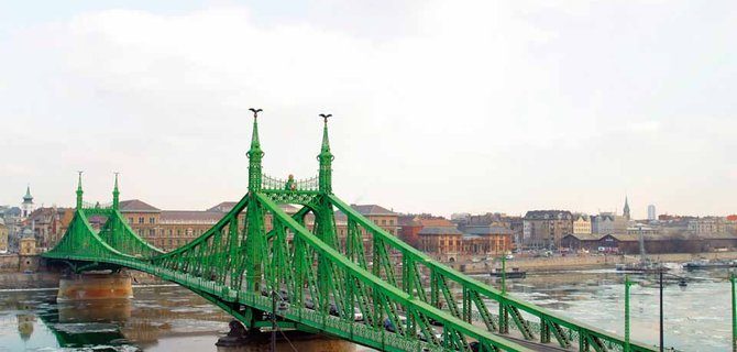Collaborazioni Aziendali: Un Ponte tra Teoria e Pratica