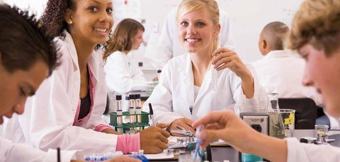 Come i master in Pharmacy Management stanno ridefinendo il ruolo del farmacista moderno