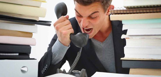Interfaccia Utente e User Experience: Rivoluzionare il Modo in cui Interagiamo con i Veicoli