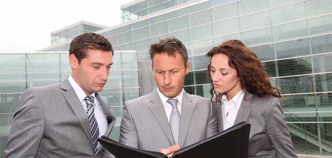 Certificazioni professionali in Finanza: come CAIA, CFA, FRM, e CMA possono accelerare la tua carriera