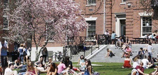 Vivere e Studiare Economia a Bologna: Guida ai Master Locali
