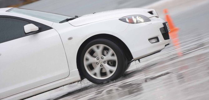 Approcci Sostenibili nel Settore Automotive: Strategie e Tecnologie emergenti